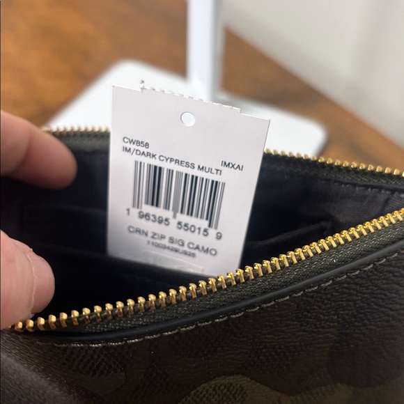 COACH (NEW IN BOX) SIGNATURE CAMO WRISTLET - Picture 7 of 12